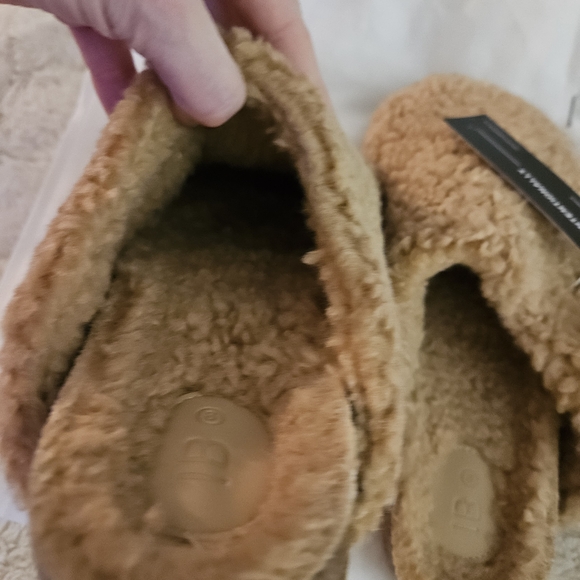 INTENTIONALLY BLANK Tan Fuzzy Slippers - Picture 4 of 7